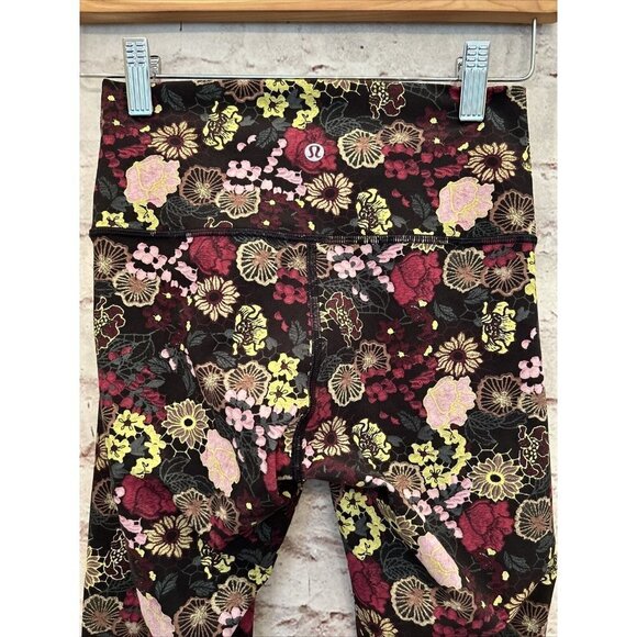 Lululemon Wunder Under Hi-Rise 19" Crop Tight Fluorolace Black Floral Size 4 - Picture 5 of 8
